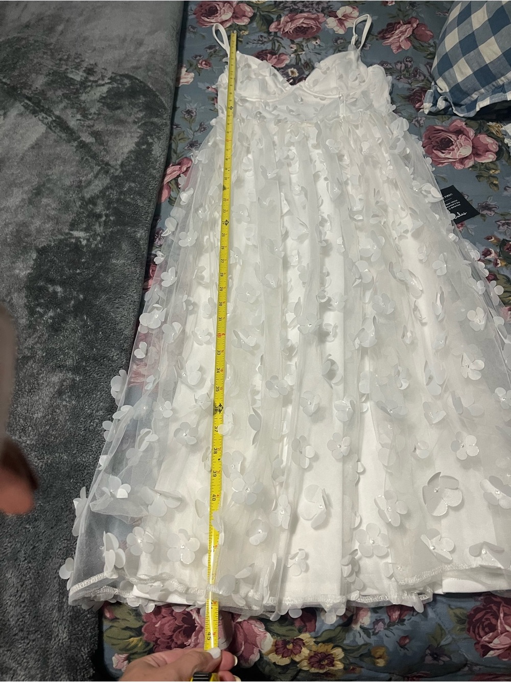 Lulus 3D Flower Appliqué Dress NWT Size Medium - Picture 13 of 13